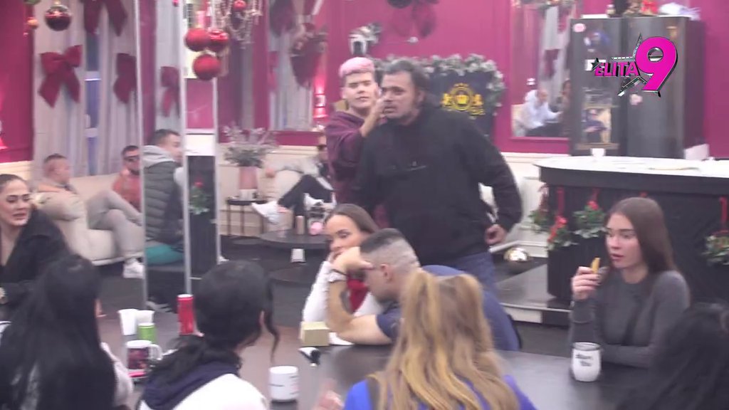 Doživeo pomračenje: Bora Santana prekinuo skin care rutinu i žestoko izvređao advokaticu, pa oduvao i Uroša Stanića! (VIDEO)