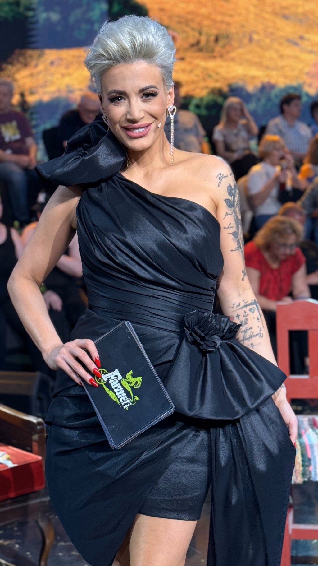 HALJINA IMA 100 METARA BISERA! Dušica Jakovljević pokazala kreaciju koju će poneti na SUPERFINALU Elite: OVO DO SADA NISTE VIDELI (FOTO)