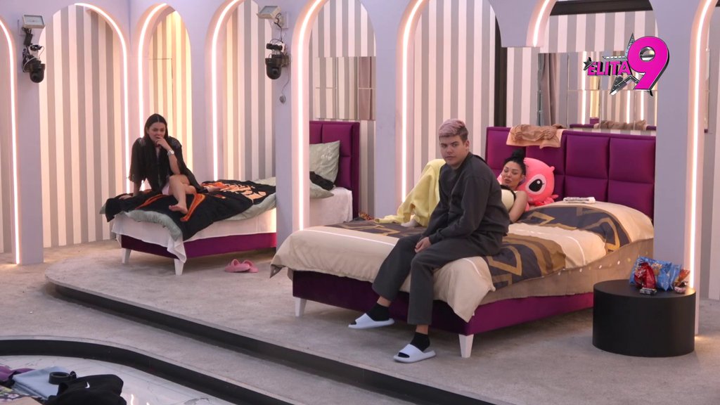 Za tri dana postala kraljica poniženja: Jovana na meti osuda zbog blamiranja sa Janjušem! (VIDEO)