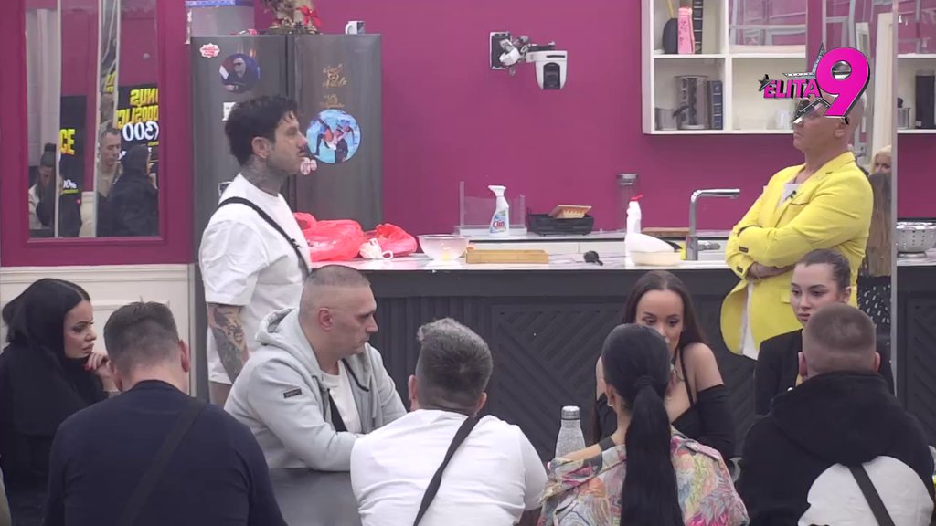 Haos za stolom! Đukić se ponovo ogradio od Teodore, Terza skočio na njega: Rekao si mi da ćeš... (VIDEO)