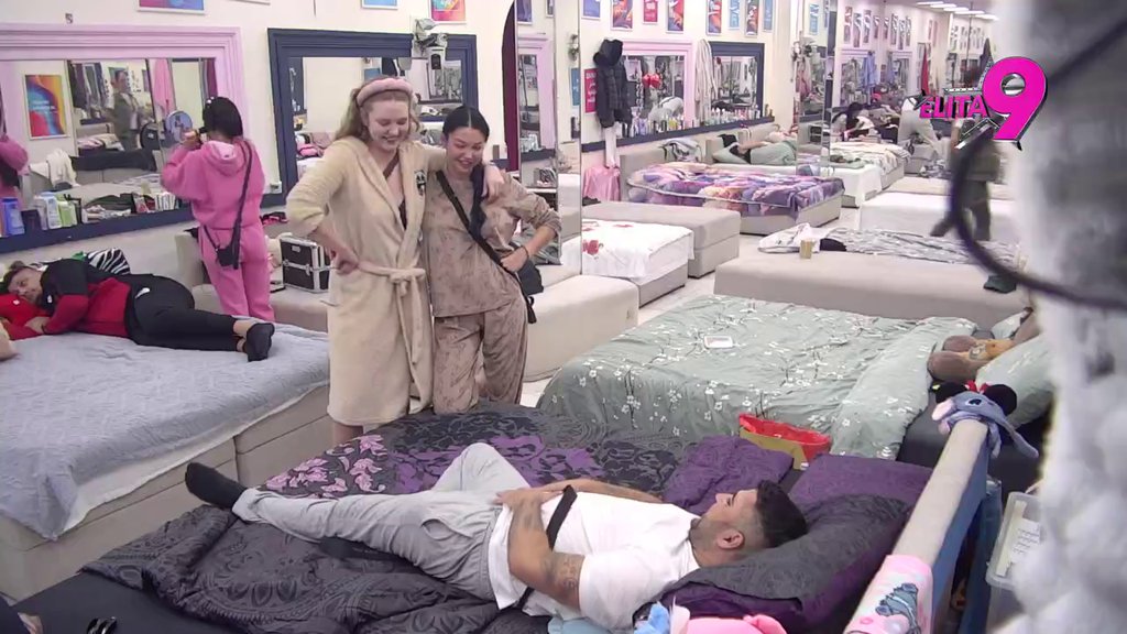 Bez blama: Maja našminkala Asmina da glumi Staniju Dobrojević, postao glava sprdnja Bele kuće (VIDEO)