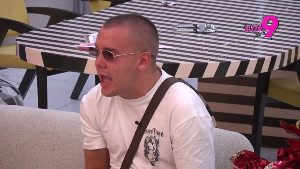 Emotivni slom Dače Virijevića: Na sav glas jeca zbog Asmina, Stanija i Matora daju sve od sebe da ga smire! (VIDEO)