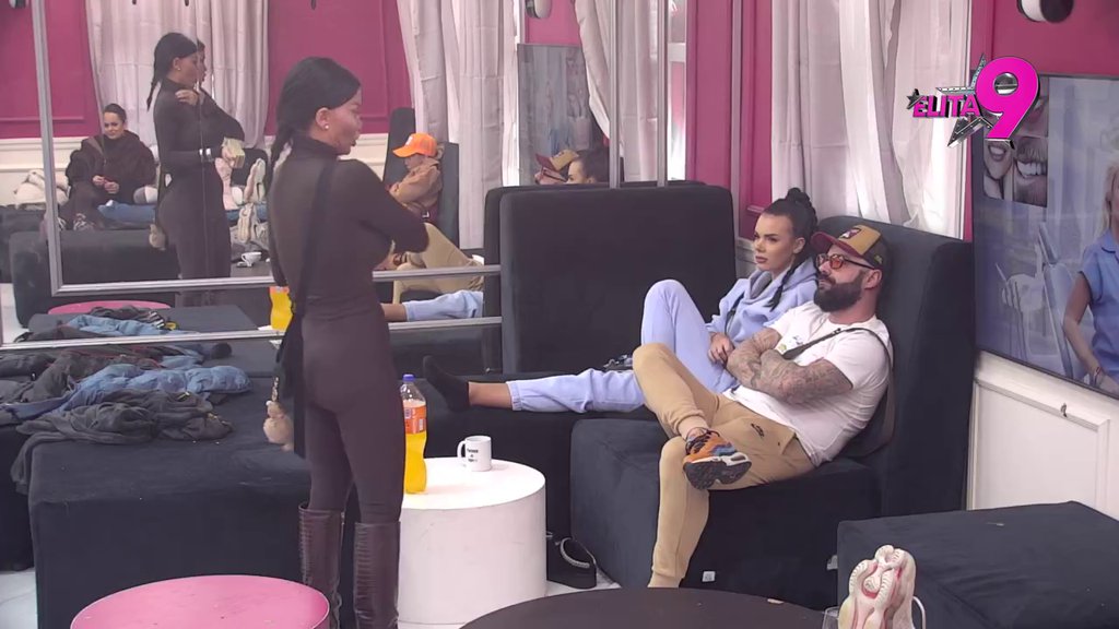 Naravno da si mu se svidela, kad je bio pored ove SPODOBE! Vanja potvrdila da je Luka flertovao sa Anitom dok je bio sa Aneli! (VIDEO)