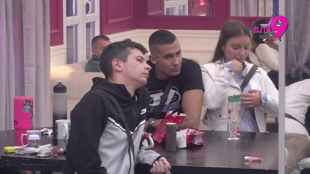 Hteli ste svadbu, a prevara se desila pet dana ranije: Takmičari proglasili Neria i Hanu folirantima, razapeli ih svim silama zbog glume! (VIDEO)