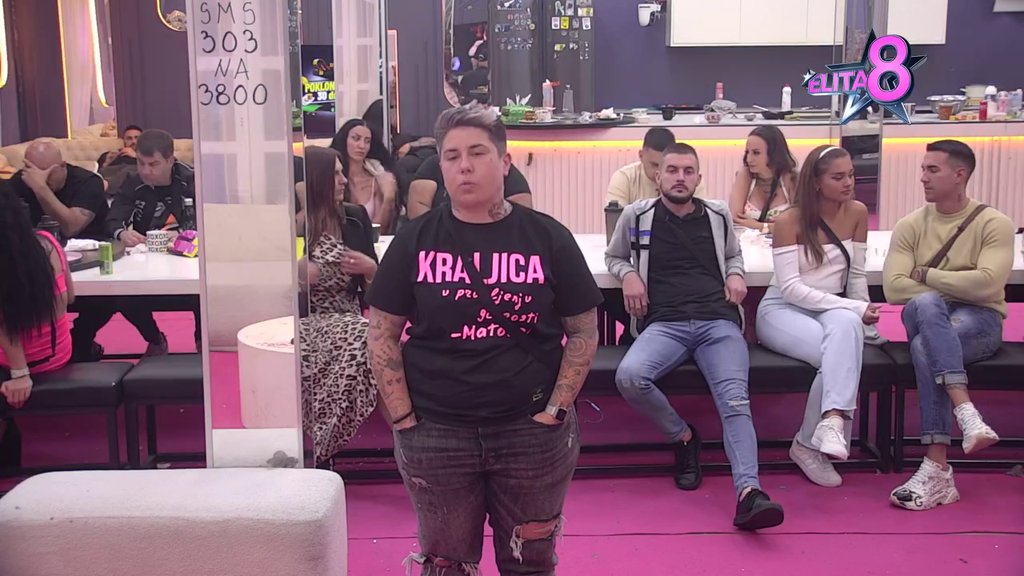 Primetila skrivene poglede: Matora otkrila na koji način Stefani koketira sa njom (VIDEO)
