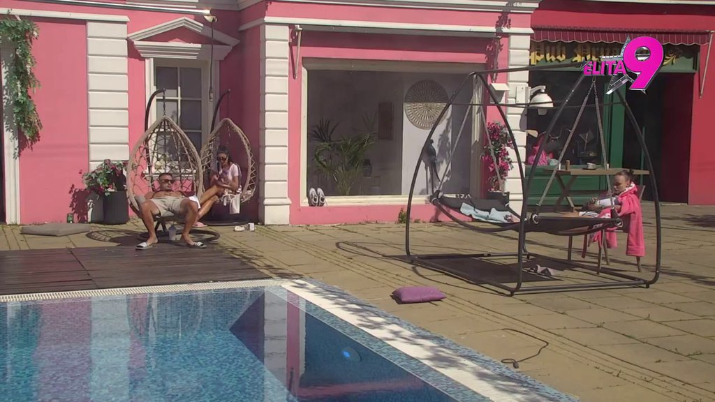 Hladna kao led: Bebica priznao da opet nije spavao, Teodora ni da ga pogleda! (VIDEO)