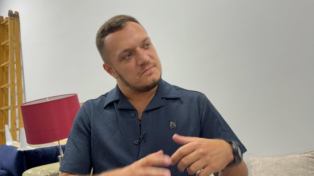 INSTA REŠETKA! Gastoz priznao da spava sa Anđelom, evo kako izgleda njihov zajednički život: Pobednik Elite otkrio da se vraća na MUZIČKU SCENU: Najavio spektakularan povratak i NAJVEĆI HIT NA BALKANU (VIDEO)
