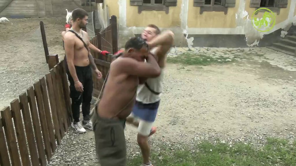Peca i Boža u ŽESTOKOM OKRŠAJU: Krici se prolamanju imanjem, OBEZBEĐENJE moralo da interveniše (VIDEO)
