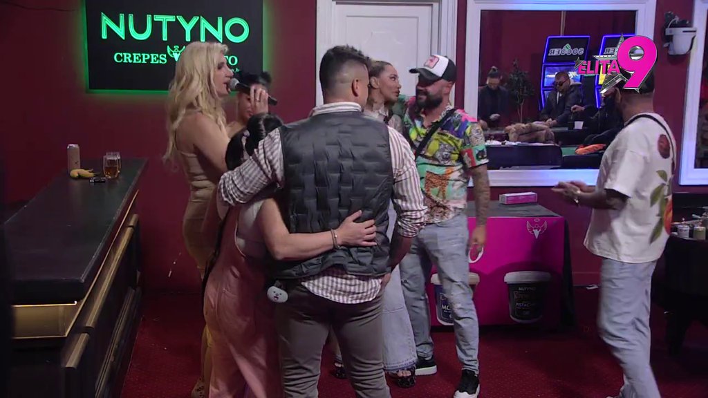 ŽURKA KOJA SE NEĆE ZABORAVITI! Mina ostavila Terzu, pa započela VRELI FLERT sa Viktorom, NASTAO KARAMBOL! Obezbeđenje ih razdvajalo! Anita ponovo pristala da bude Filipova UTORAK DEVOJKA! (VIDEO)