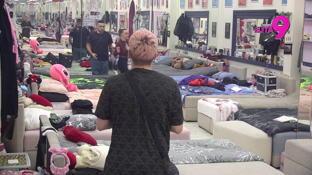 Zbog Đukića i Teodore totalno nemoćan: Bebica više ne zna kako da iskali bes, pa se zaleteo na Uroša!  (VIDEO)