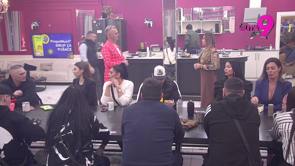 Nemoj da kažem ime tiktokera, mogu da je sahranim: Terza spreman da raskrinka Anu Spasojević, Sofija je demolirala, a onda je Kačavenda skočila: Priča o Comari za sina i oca je ISTINA (VIDEO)