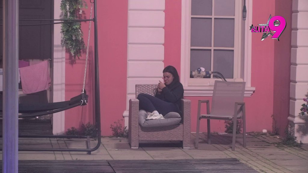 Ona sada vidi samo tamu! Anita roni suze kao nikada zbog pesme Pogledi u tami, ne dolazi sebi nakon ovoga (VIDEO)