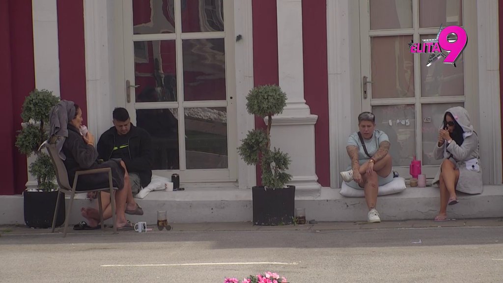 Čekale su me njene šnicle... Matora se setila pokojne majke, ne krije koliko joj fali u ovim prazničnim danima! (VIDEO)