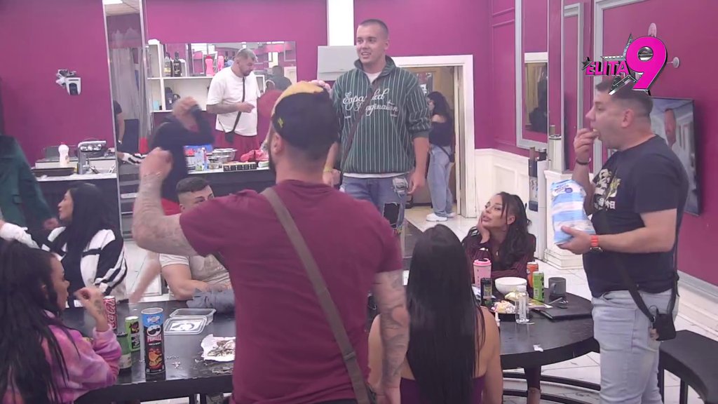 NEĆETE NAS SMENITI! Luka podigao pobunu protiv Dačine i Kačavendine radio-emisije, Virijević na stolu zaurlao iz sveg glasa! (VIDEO)