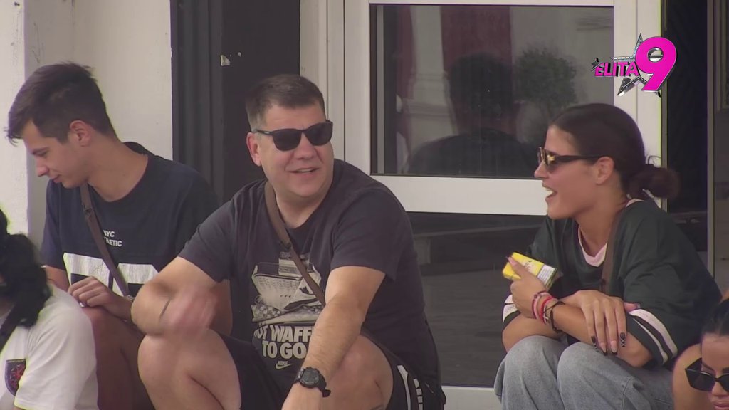 Htela je da iznervira Bebicu! Toša skandalizovan što je Jovana pevačica UKRALA 30 HILJADA, Ivan rešio da ove nedelje bude VOĐA ČELIČNE RUKE! (VIDEO)
