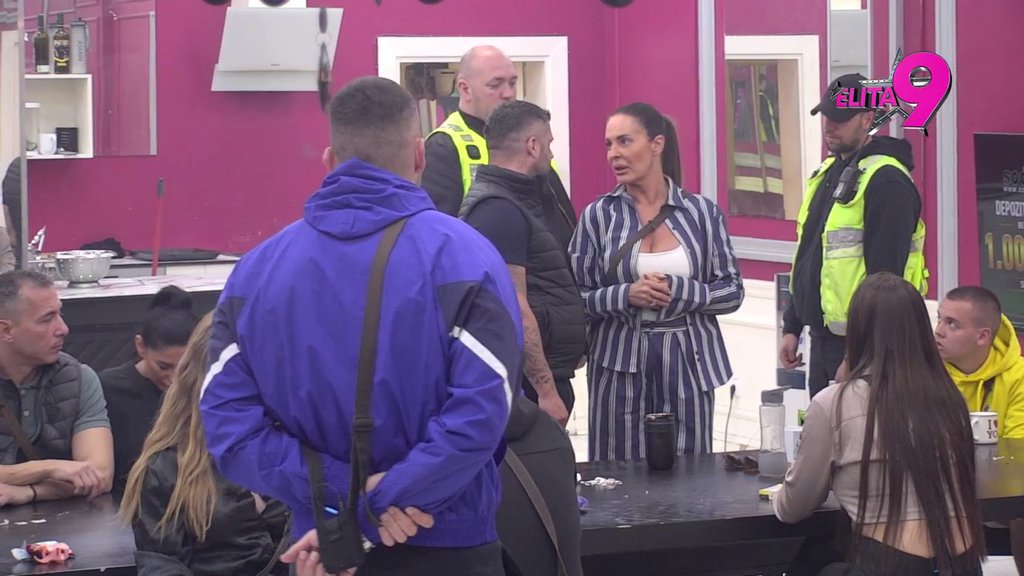 PRIJAVILA SI GA ZBOG... Asmin rešio da se suoči sa Kačavendom, otkrio da se snimala za izvesnog Davida iz Beča, otkrio detalje video snimka (VIDEO)