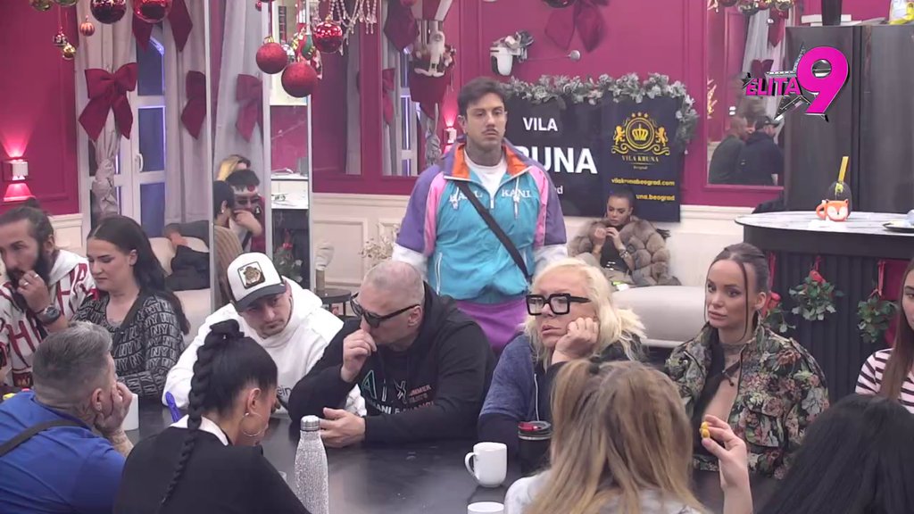 RAZVEZALA JEZIK: Miljana istakla da Aneli spaja Maju sa Filipom kako bi je odvojila od Luke, pa iznela tvrdnju da bi Marinkovićeva bila sa Asminom! (VIDEO )