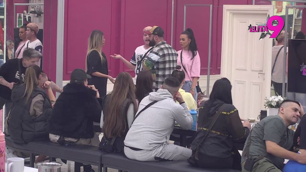 Karambol za stolom! Luka skočio i napao Uroša da ga je Anita udomila i hranila kao kera, Stanić podivljao i urnisao ih (VIDEO)