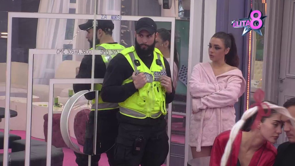 Mama ti ne postoji, šlogirala se: Slađa jezivim rečima dovela Kristinu do ludila, Aleksandra skočila da je brani! (VIDEO)