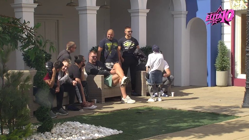 Liči na moju bivšu, vrti me oko malog prsta! Dalibor priznao Toši u koju učesnicu se zaljubio do ušiju, nije mu lako (VIDEO)
