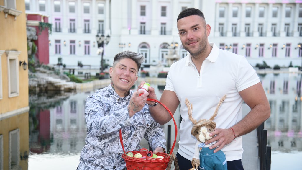 MNOGI SU MISLILI DA JE OVO NEMOGUĆA MISIJA! Anđelo i Matora stavili sukob po strani, pa u duhu praznika pozirali jedno pored drugog s osmehom na licu! (FOTO)