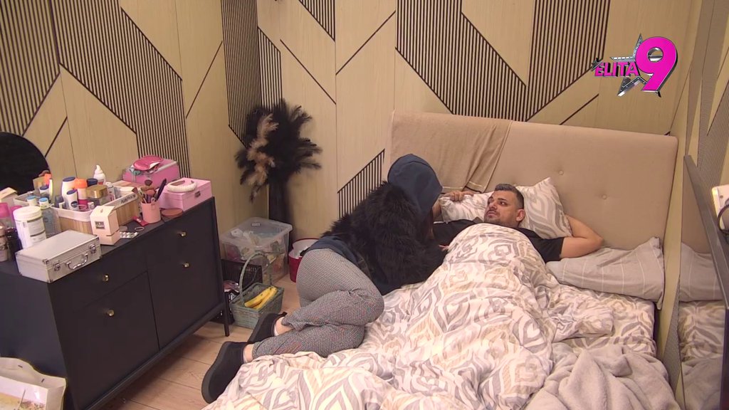 Pojela ga sujeta: Bora urniše Anastasiju jer ne može da akcija kao Filip Đukić, ponovo je vređa za sve pare! (VIDEO)