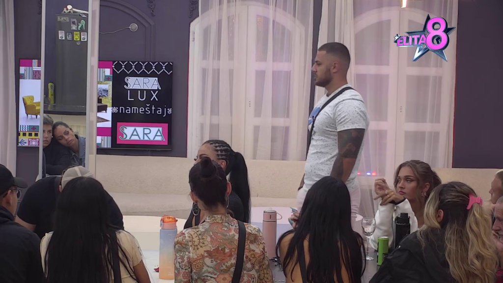 Anđela ostala kao list na vetru: Okrenuo joj leđa poslednji prijatelj, pa zauzeo potpuno Sofijinu stranu! (VIDEO)