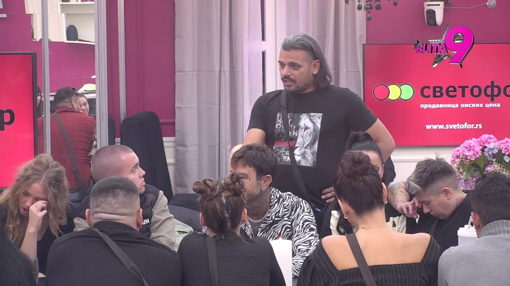 Nema izbacivanja, biće samo ubacivanja: Bora moli Boginju da dahće jer ga to loži, obećao joj ludi provod kod njega na vikendici! (VIDEO)