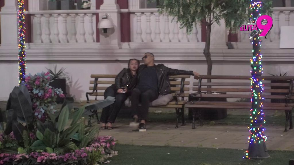 Ne znam šta joj nije jasno?! Sara kuka i plače na sav glas zbog majke, utehu pronašla na Muratovom ramenu (VIDEO)