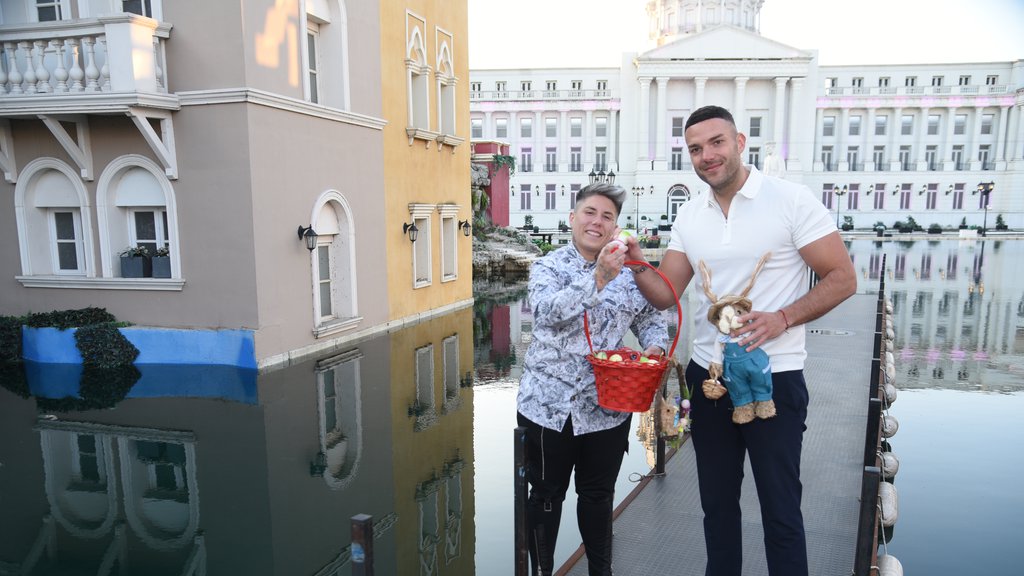 MNOGI SU MISLILI DA JE OVO NEMOGUĆA MISIJA! Anđelo i Matora stavili sukob po strani, pa u duhu praznika pozirali jedno pored drugog s osmehom na licu! (FOTO)