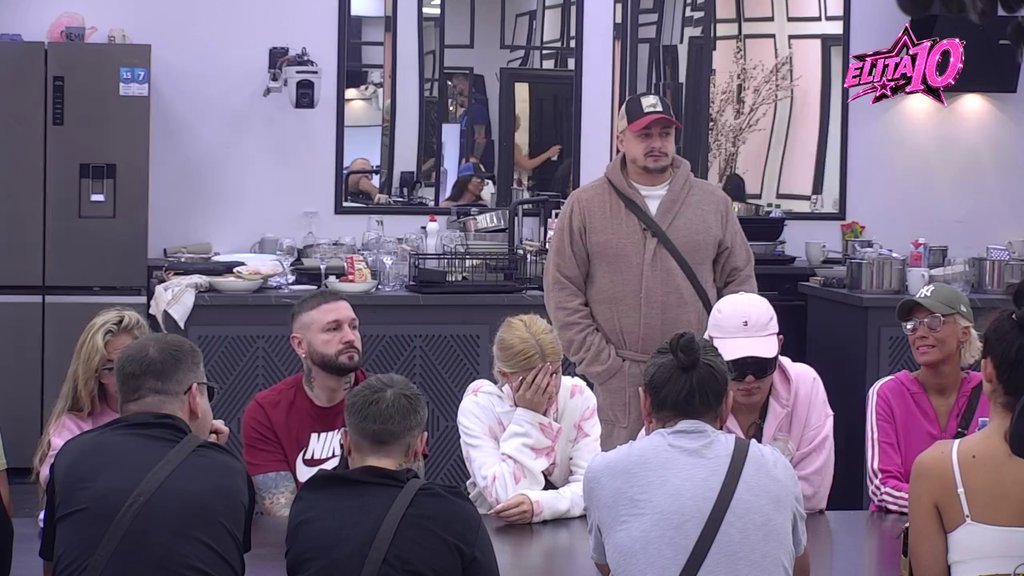 Kriješ se iza mišića, umesto da kažeš... Nikola udario na Leonovu muškost, pa dobio njegov oštar odgovor: Pogledaj svoju stomačinu... (VIDEO)