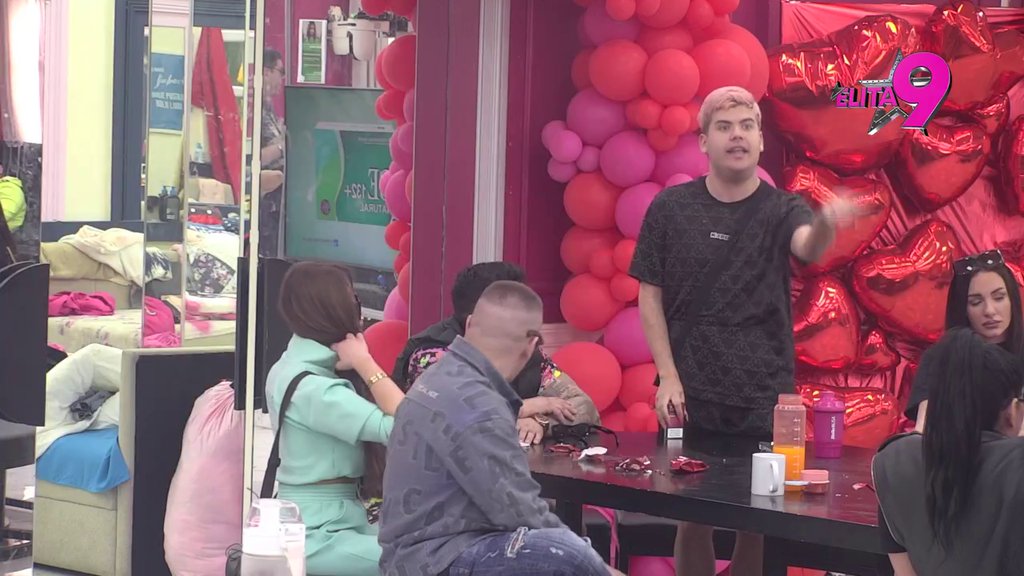 Sve to radim iz ljubavi, nije mi teško! Ivan Marinković razotkrio šta Bora traži od Uroša kad niko ne vidi! (VIDEO)