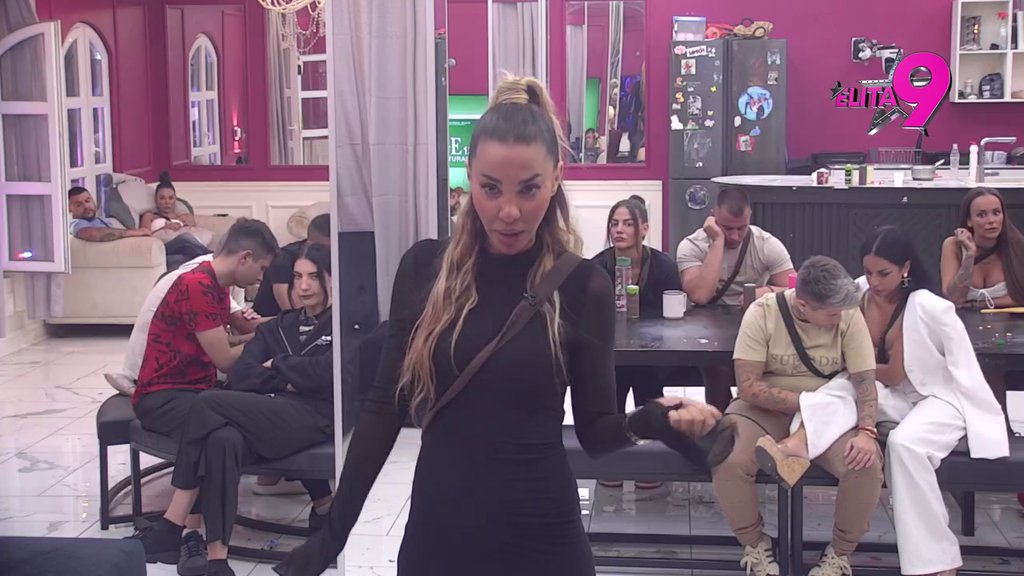 Mama ti čuva dete, dok si ti ovde tri primila, a sa četvrim se valjaš: Stanija unakazila Anelino majčinstvo, isponižavala je za sve pare! (VIDEO)
