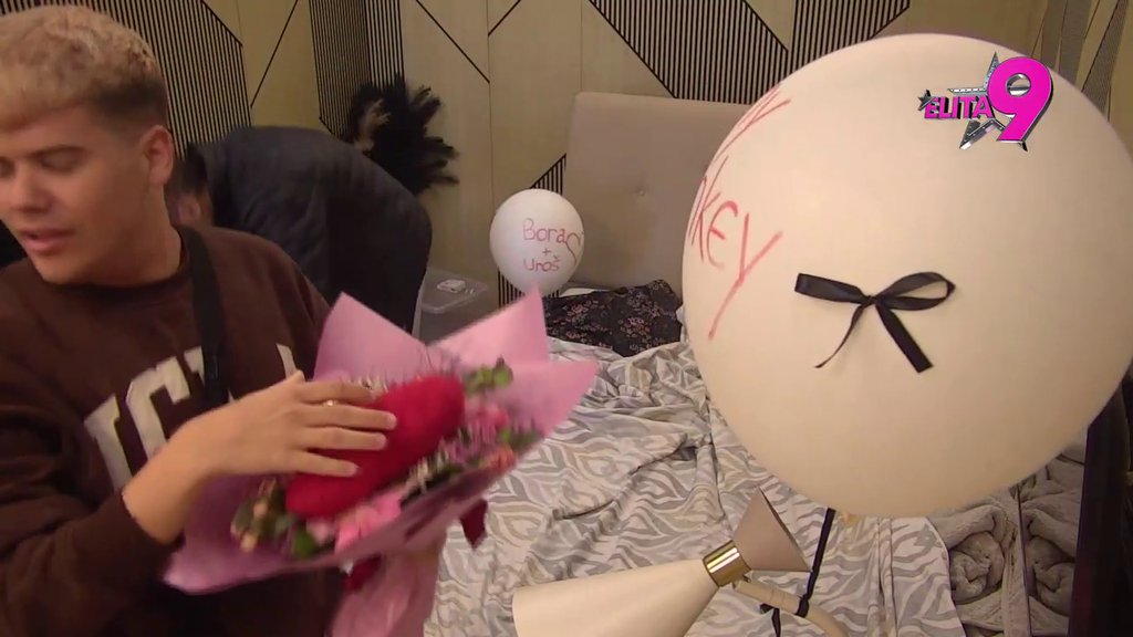 Neće ni da čuje za LJUBAVNO IZNENAĐENJE! Bora odbija da prihvati Uroševu naklonost, ne interesuju ga pokloni koje mu je spremio! (VIDEO)