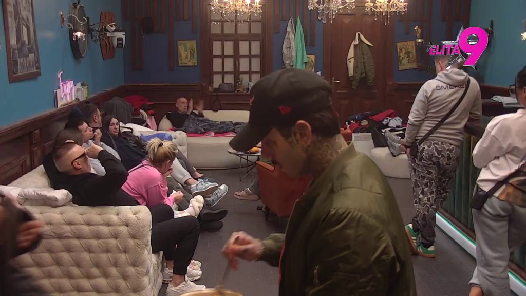 Od muškosti ni M: Đukić opet pokušao da obrlati Boginju, pa kad nije uspeo izleteo iz Paba besan kao ris! (VIDEO)