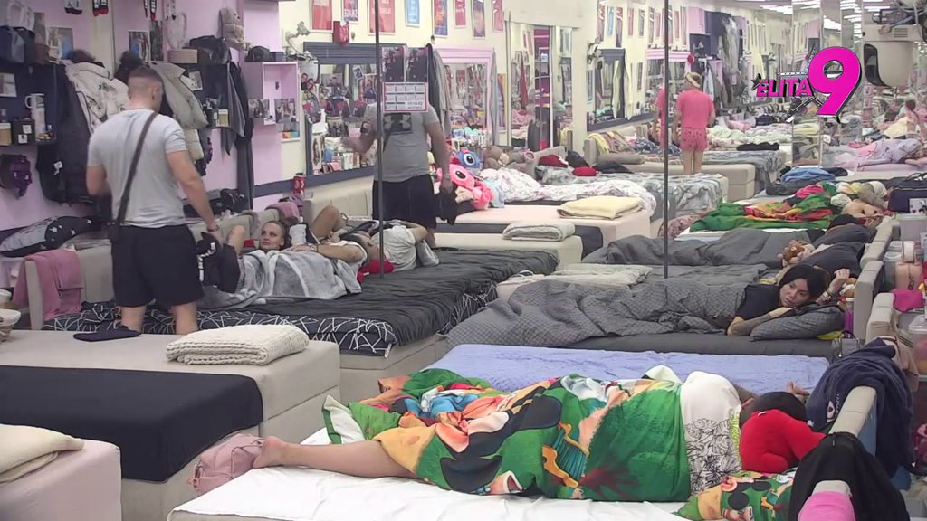 METEŽ U SPAVAĆOJ SOBI: Uroš tvrdi da se iza Sarinog pitomog lica, krije raskalašna, nemoralna đavolica: NEMA KO TE NIJE... (VIDEO)