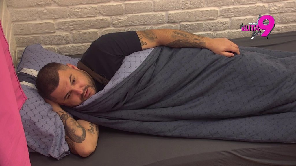 JOŠ JEDNA LAŽ U NIZU: Aneli pokušala da optuži Asmina da joj je BRANIO da uči strani jezik, pa ubrzo demantovala svoje reči! (VIDEO)