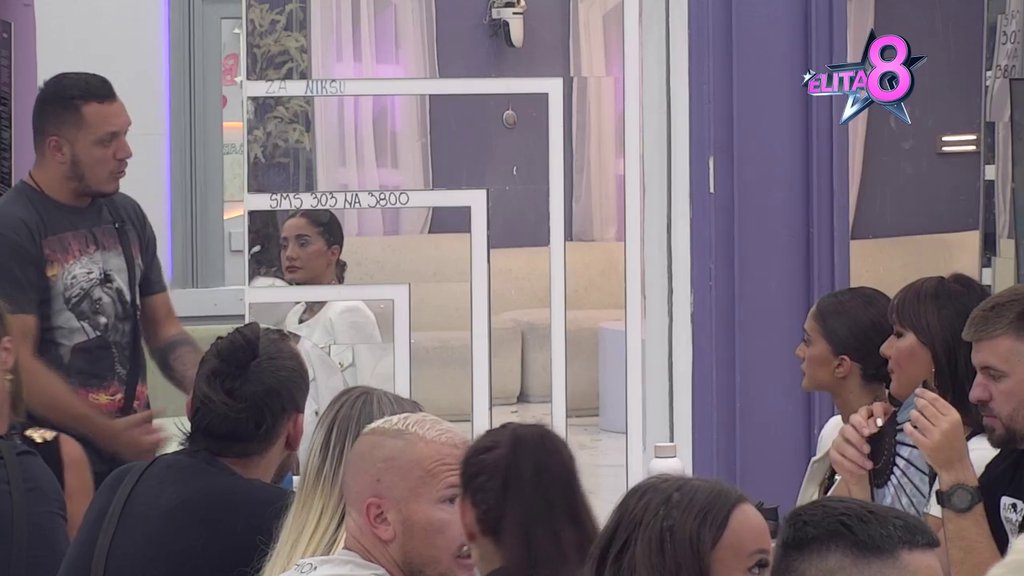 AU, ANĐELA ĐURIČIĆ DOTAKLA DNO: Uporno dokazuje ljubav Gastozu, on je razvukao po podu kao NAJVEĆU KRPU! (VIDEO)