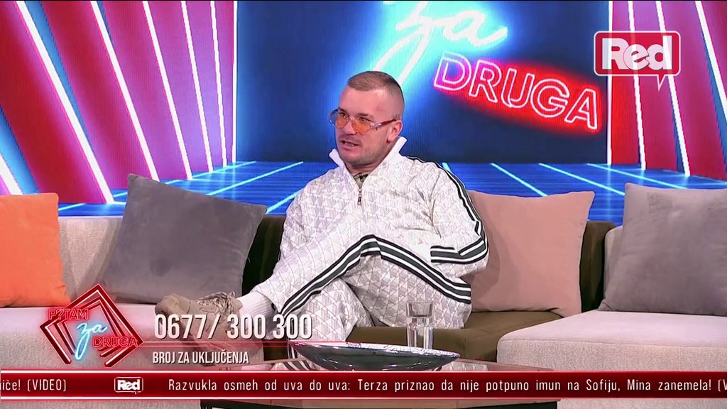 Seljančura se odmah naložila, čim joj je prišao pravi frajer: Munjez razvezao jezik i 'unakazio' Teodoru Delić, pa obrisao patos Bebicom! (VIDEO)