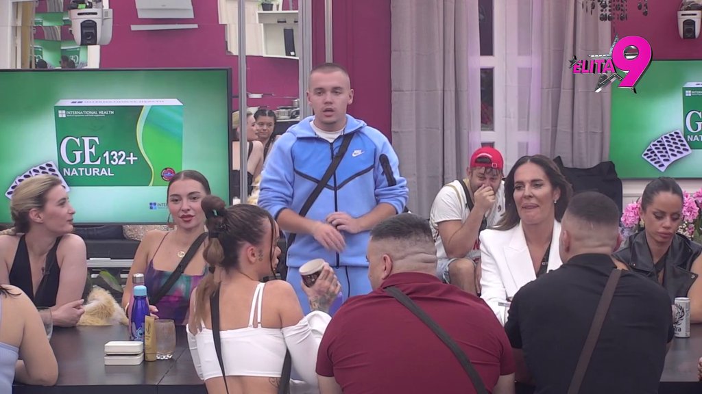 ONA JE SINONIM ZA IZDAJU! Uroš jedva dočekao da nablati Kačavendu, pa iznenadio sve svojim izlaganjem o Anđelu: Svi čekaju Anitin komentar (VIDEO)