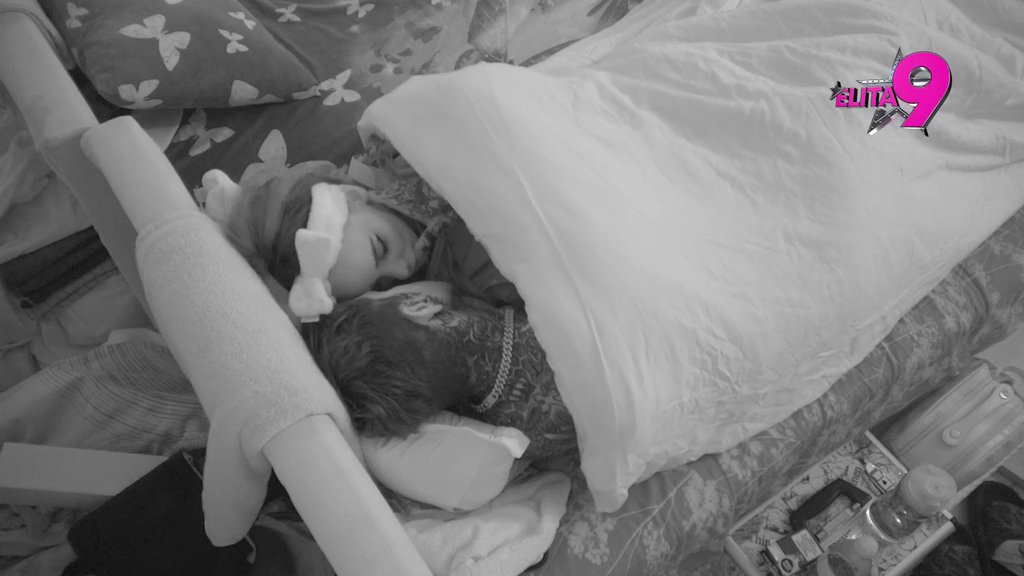 Klošar, ljiga, zlo na dve noge! Slavica Delić nikad brutalnije izvređala Bebicu i priznala da će ga Teodora šutnuti kao kera, a onda spomenula i dnevnik: Imam napisano već 300 STRANICA