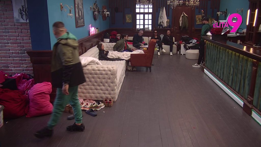 Otišao, vratio se, i tako STO PUTA! Bebica nikako da prelomi, Teodoru ostavlja, ali je NE OSTAVLJA! (VIDEO)