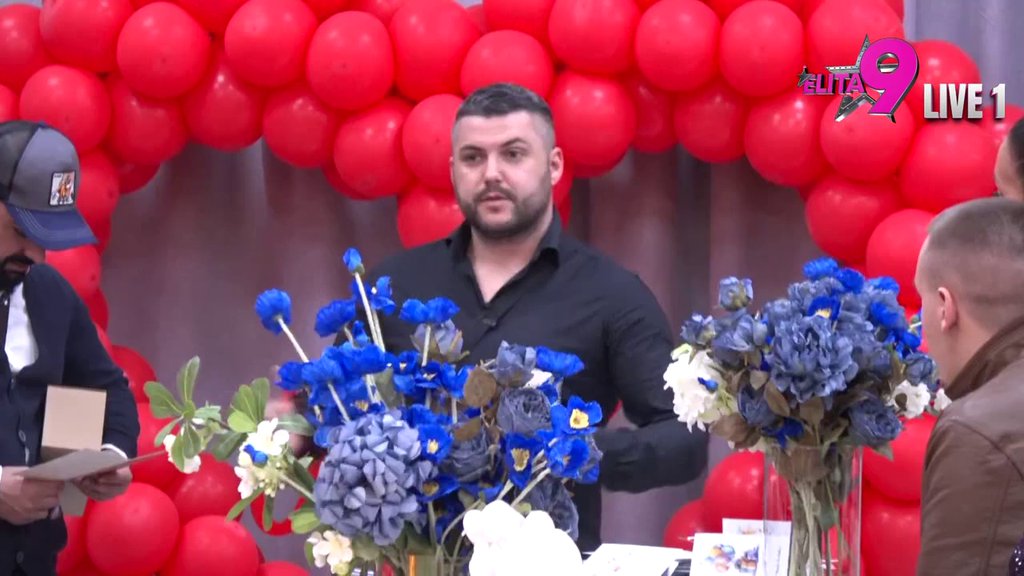 Redovno stanje! Anita i Luka KOPAJU PO ASMINOVIM ČESTITKAMA, tražeći poruke njihove podrške! (VIDEO)