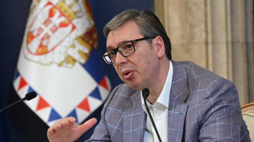 VUČIĆ STIGAO NA SAHRANU DODIKOVE MAJKE: Predsednik došao da pruži podršku u najtežim trenucima, na vencu ispisana posebna poruka