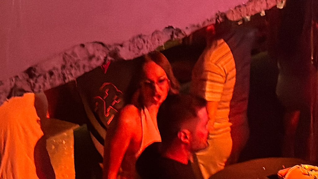 PINK.RS PAPARACO! PRVI SUSRET SLOBE I LUNE OČI U OČI NAKON MNOGO VREMENA: Đoganijeva na dva metra od bivšeg, jednim potezom pokazala koliko joj je neprijatno! (FOTO+VIDEO)