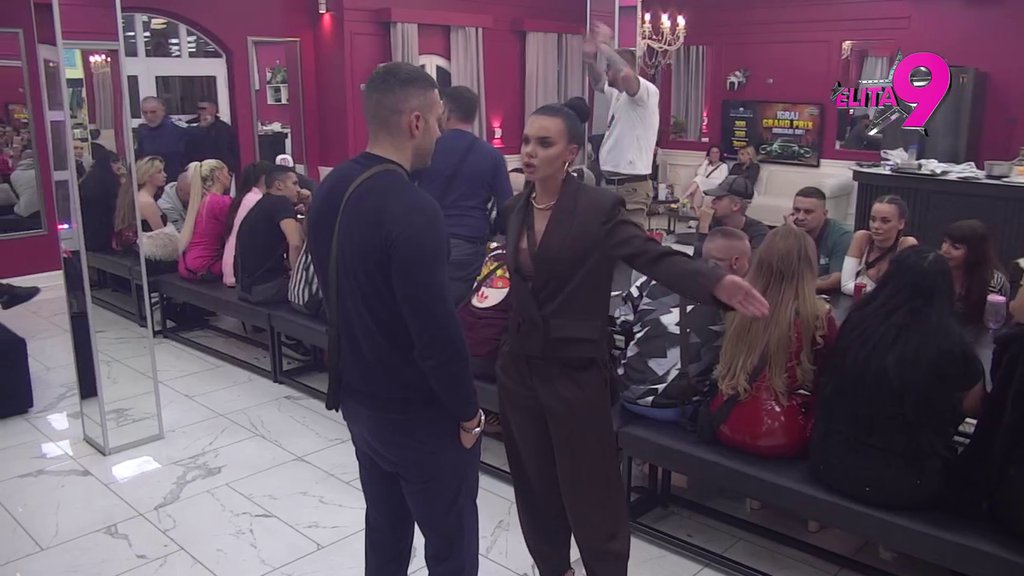 Uložila zadnji atom snage da ga ućutka: Anita radi punom parom, na sve načine pokušava da zaustavi Anđela! (VIDEO)