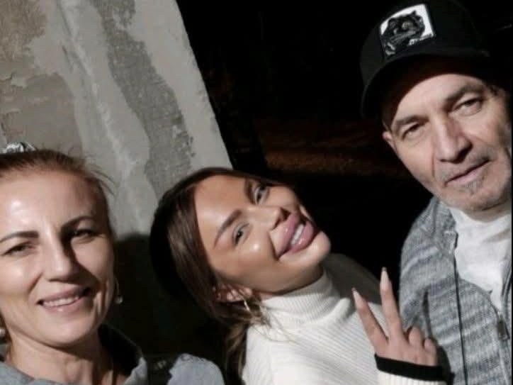 Oglasila se Sofijina majka Brankica! Ćerka joj pred milionima priznala da ima fotke sa Danetom (70), a ona tvrdi da su plod veštačke inteligencije