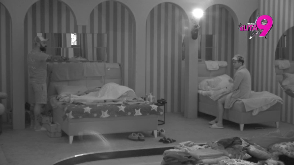 ONA BESNI ZBOG ANELI, ON JOJ PRUČIO DA IDE KOD FILIPA: Anita i Luka u žestokom sukobu, Uroš prozvao Vujovića da traži samo SIGURAN SE*S (VIDEO)