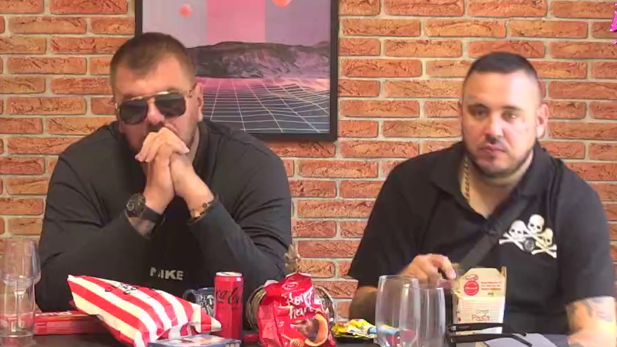 Jako ste se osilili... Uroš osuo rafalnu paljbu po svim muškarcima koji napadaju Aneli (VIDEO)