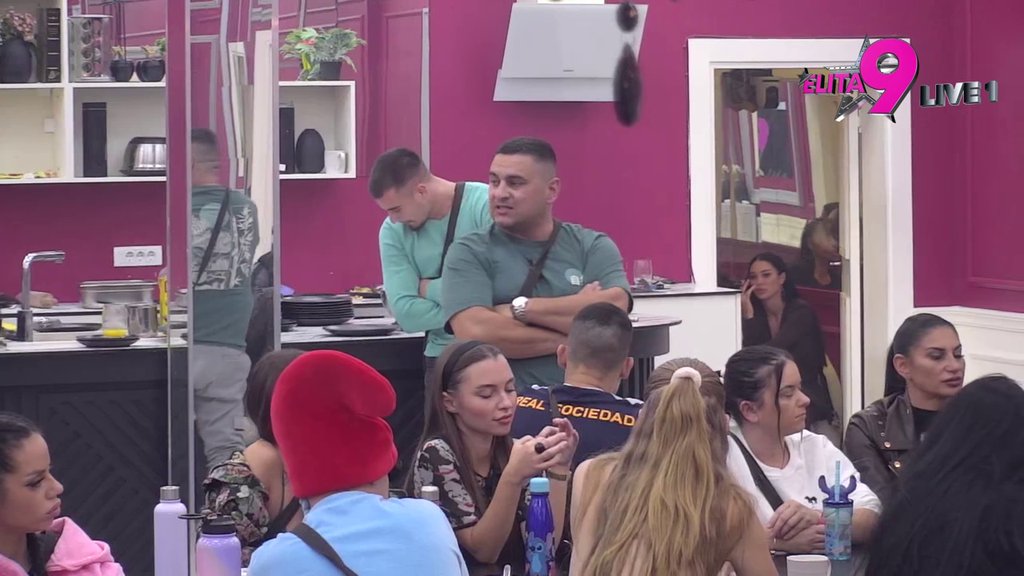 Haos: Takmičari razapeli Dušicu i Viktora zbog ulaska u fejk vezu, Janjuš ubacio u petu brzinu i prodrmao im kavez! (VIDEO)